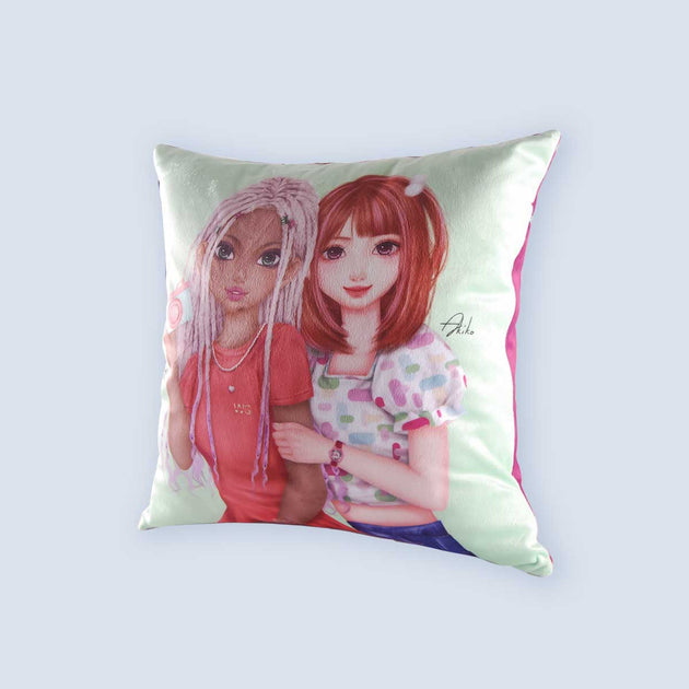 Close-up of the Akiko and Naya character desig